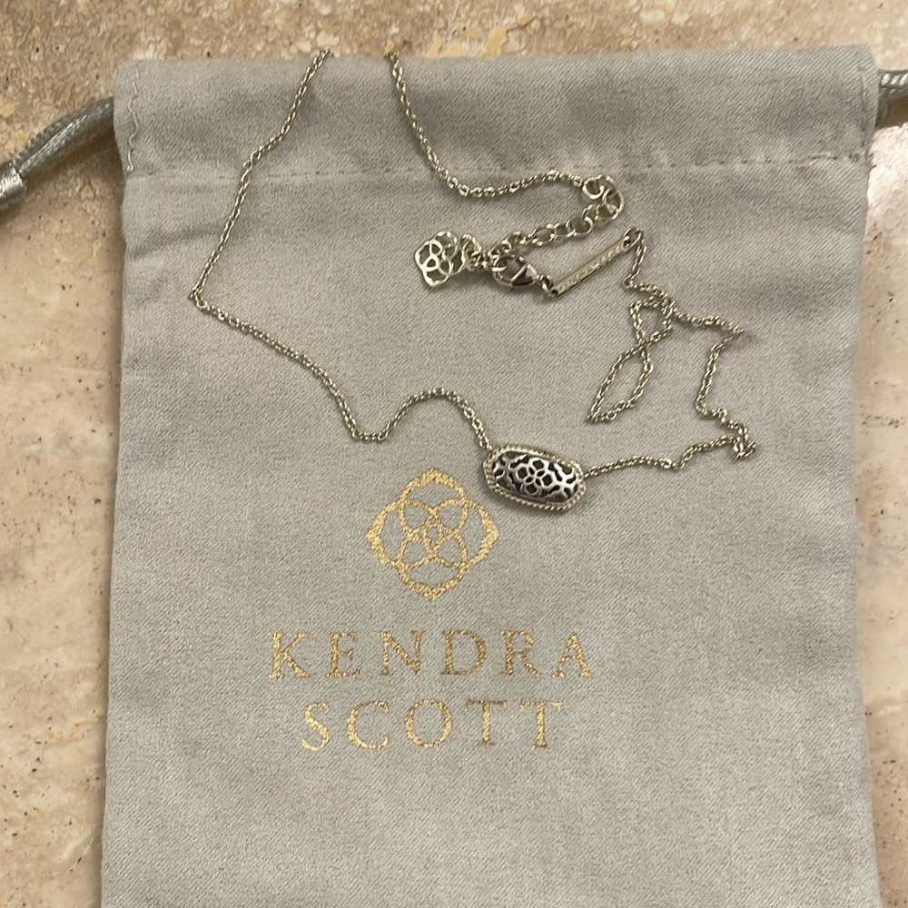 Elisa gold pendant necklace in silver filigree